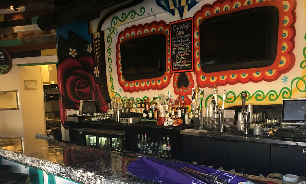 Willie’s Taco Joint bar